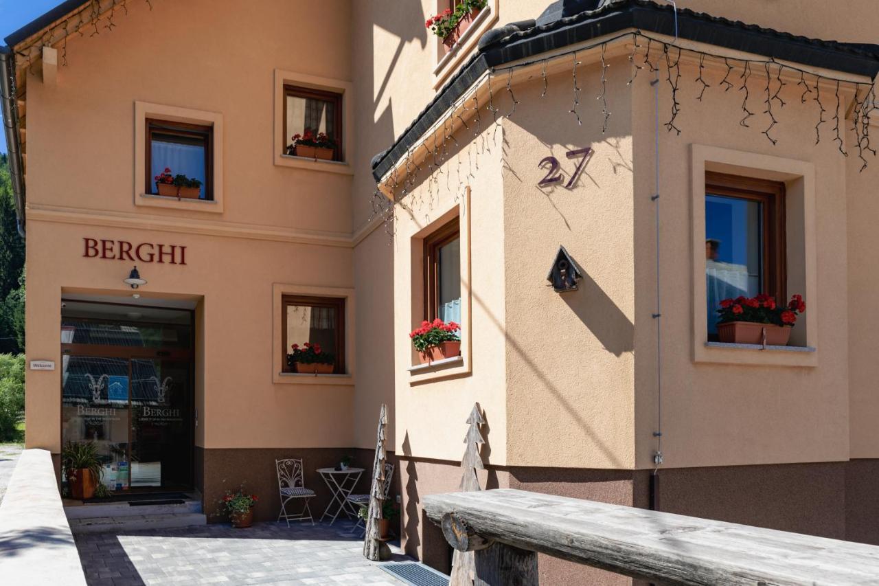 Berghi Hotel And Apartments Kranjska Gora Bagian luar foto